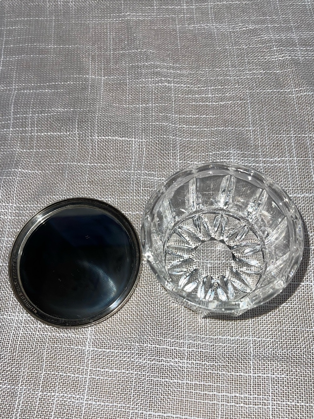 Vintage Ornate Victorian Silver Plate & Glass Vanity Powder Jar or Trinket Box - Picture 2 of 3